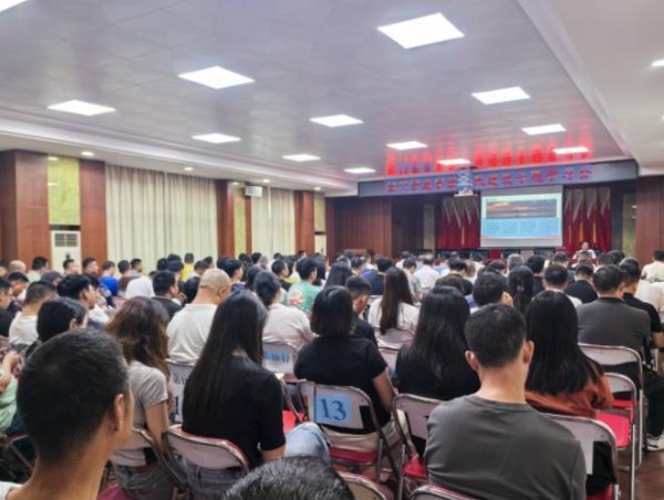 配资网站平台 家校社同心，鲘门街道构建青少年成长支持网络
